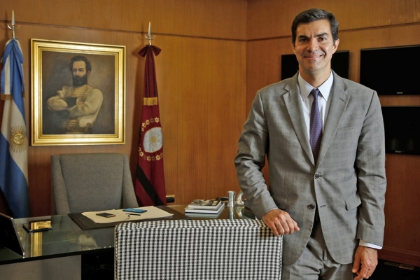 Es PERONISTA tiene sensibilidad Social. Un Salteño a la Presidencia.