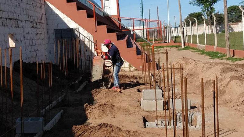 Se construyen una nueva tribuna