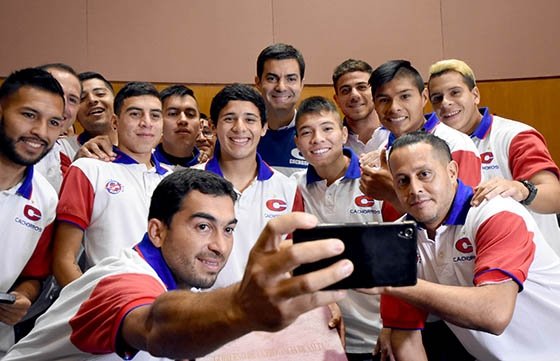 Urtubey destacó que el Club Cachorros “es un ejemplo a seguir”
