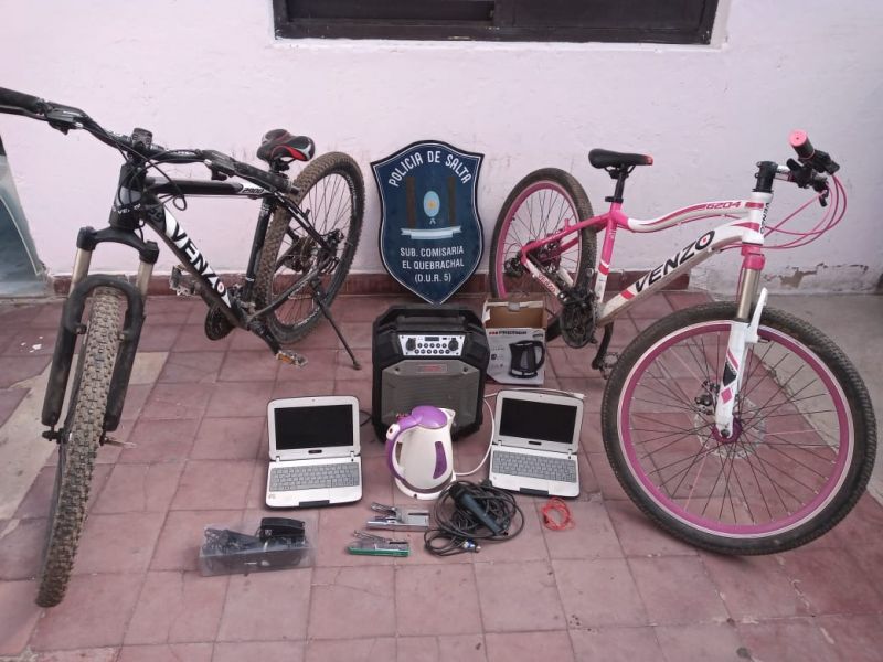 El Quebrachal: La Policía detuvo a tres jóvenes y recuperó elementos robados a una escuela