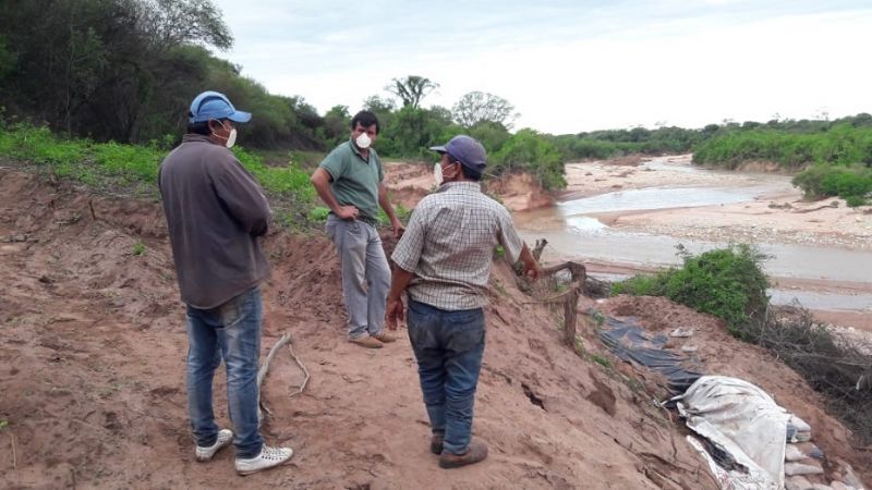 El intendente Pérez asiste a pequeños productores de hortalizas en Pizarro