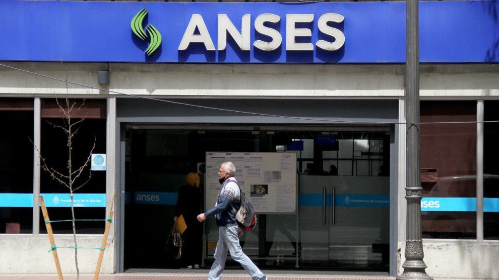 Jubilados y pensionados: cómo solicitar el crédito de ANSES de hasta $400 mil