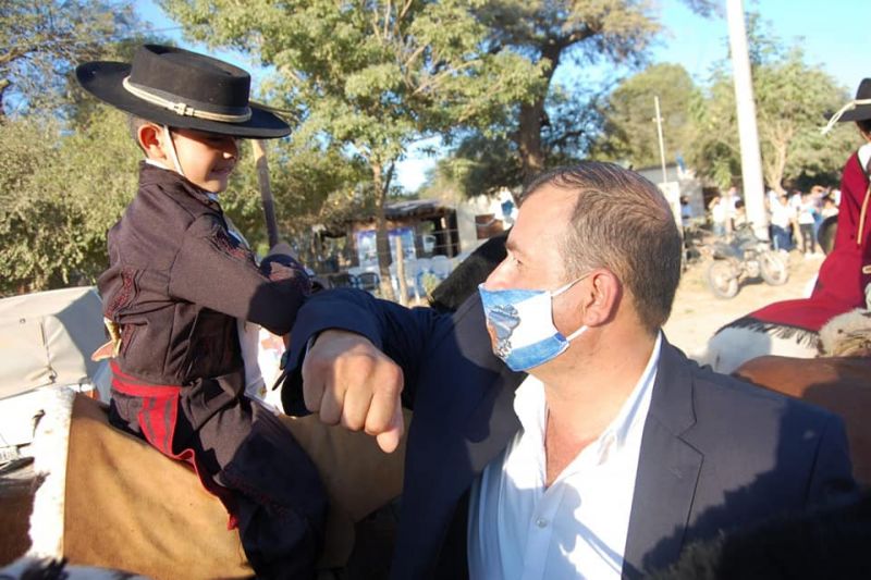 EL QUEBRACHAL: TODO EL MUNICIPIO SE VISTIÓ DE CELESTE Y BLANCO