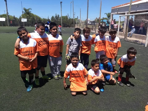 JOAQUIN V GONZALEZ : HERMOSA MAÑANA DE FUTBOL INFANTIL