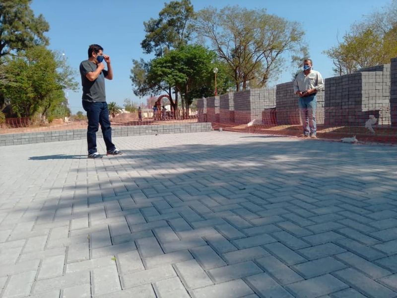 EL QUEBRACHAL: EL INTENDENTE RECORRIÓ OBRA DE ADOQUINADO EN TALAVERA