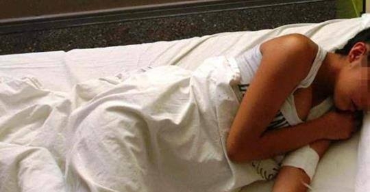 EL QUEBRACHAL: Llegó semidesnuda al hospital