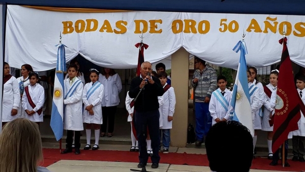 Emotivo festejo de las Bodas de Oro de la escuela Martín Fierro en J. V. Gonzalez