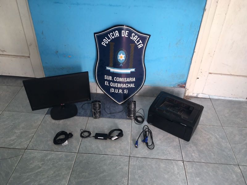 El Quebrachal: Recuperaron equipos informáticos robados de un colegio