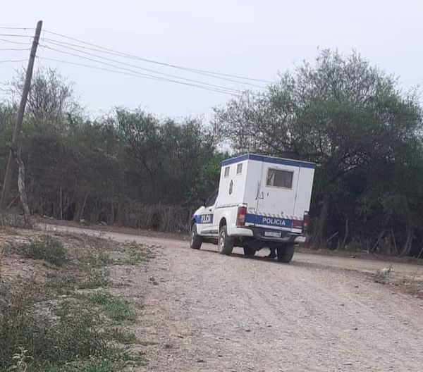 Perdieron el control de la moto y chocaron con un árbol: hay un muerto y un herido