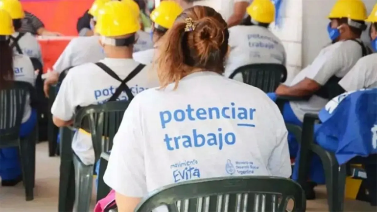 "Potenciar Trabajo": el Gobierno gestiona la baja de más de 122 mil planes
