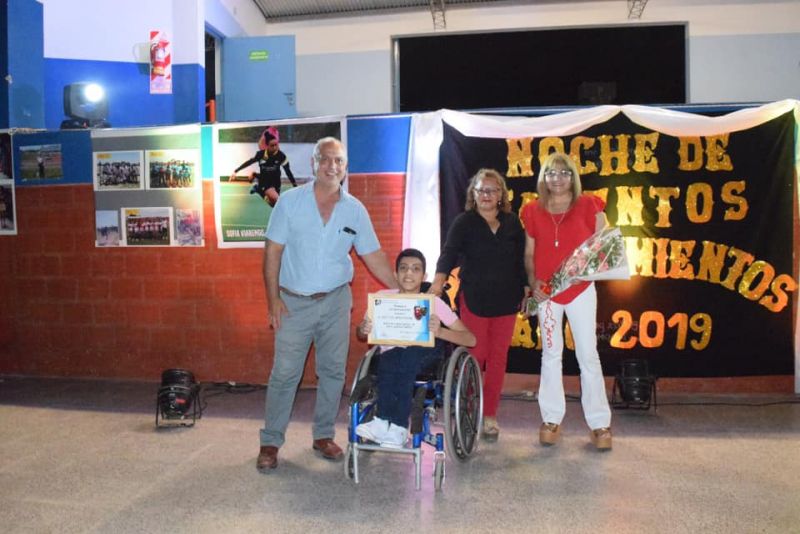 LAS LAJITAS : NOCHE ESPECIAL SE VIVIÓ ANOCHE EN EL POLIDEPORTIVO MUNICIPAL