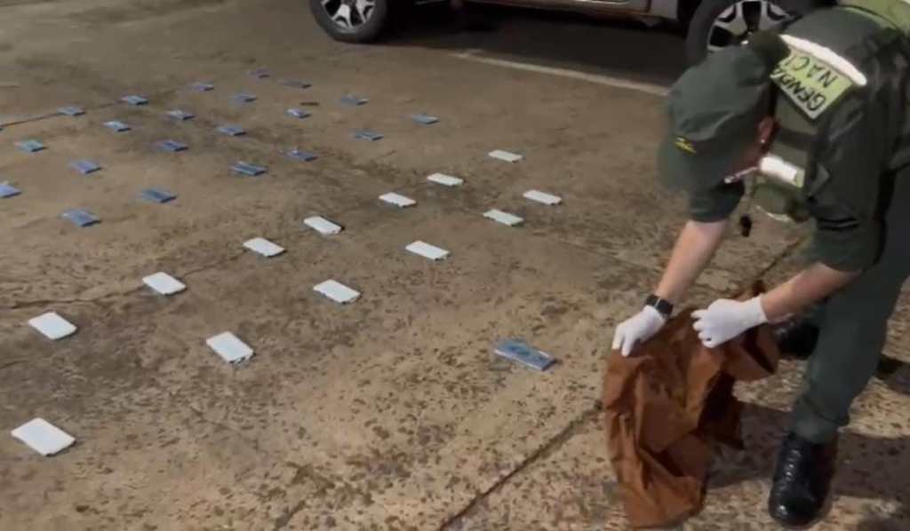 MISIONES: Llevaba 70 teléfonos celulares adosados al cuerpo