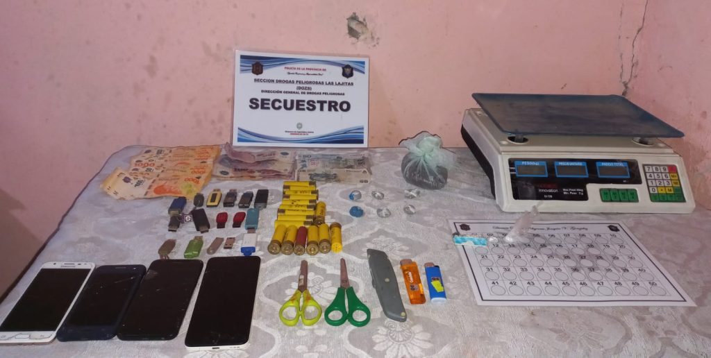 Las Lajitas: Tres detenidos por comercializar estupefacientes