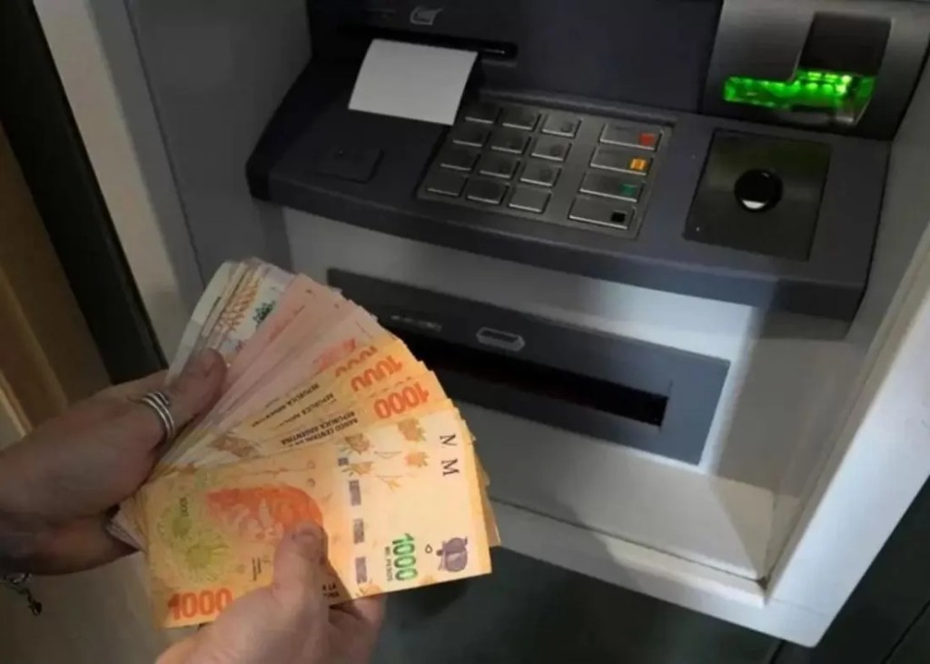 Este viernes depositan el Bono de $100 mil a empleados públicos salteños