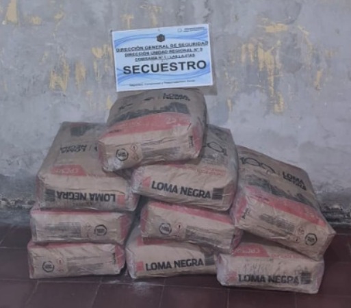 Recuperaron bolsas de cemento en Las Lajitas
