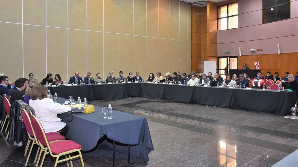 Paritarias: el Gobierno propuso un incremento salarial del 33% hasta octubre