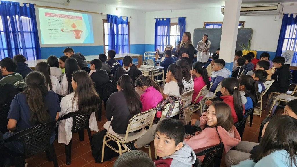 En Las Lajitas promueven la educación sexual entre los estudiantes