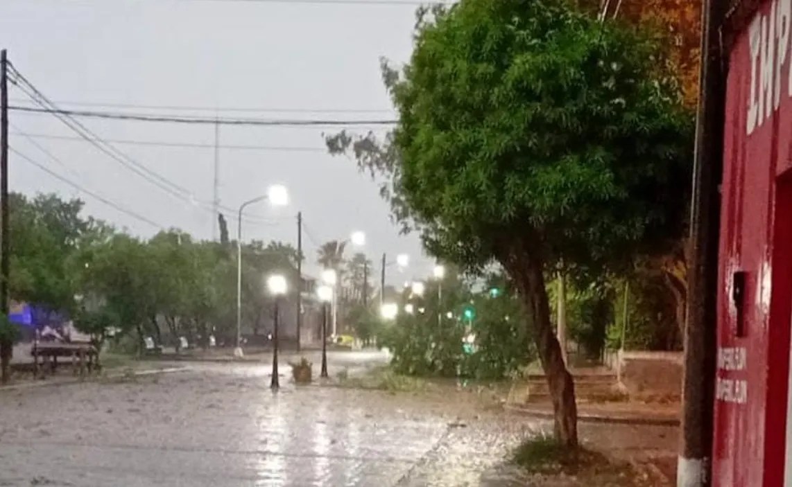 Fuerte temporal en El Quebrachal: tres familias asistidas tras quedar sin techo