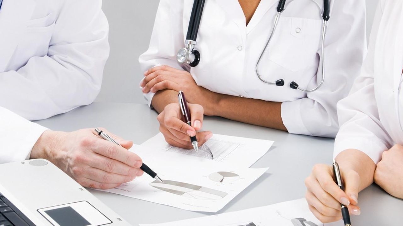 Lanzan cursos y becas para profesionales de la salud
