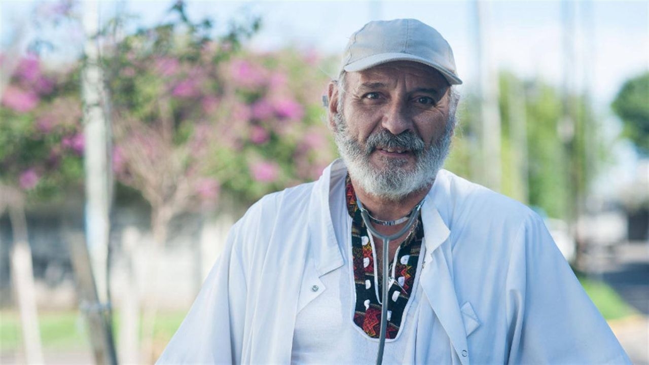 Un médico rural atiende a los wichis del Chaco salteño por pedido de su abuela