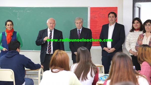 En su visita al departamento 9 de Julio, Lifschitz recorrió el Instituto del Profesorado de Tostado