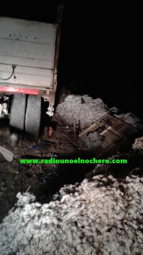 Le incendian la carga de algodón a conocido camionero de El Nochero