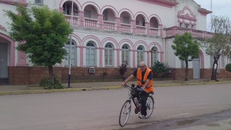 Chaco: Médico sylvinense viajó en bicicleta a Villa Ángela