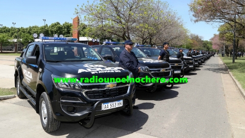 El Gobierno presentó las nuevas camionetas de la Policía de Santa Fe