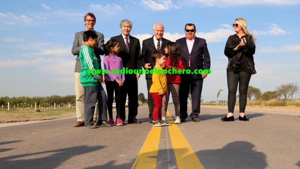 El Gobernador inauguró la repavimentación del acceso a Villa Minetti