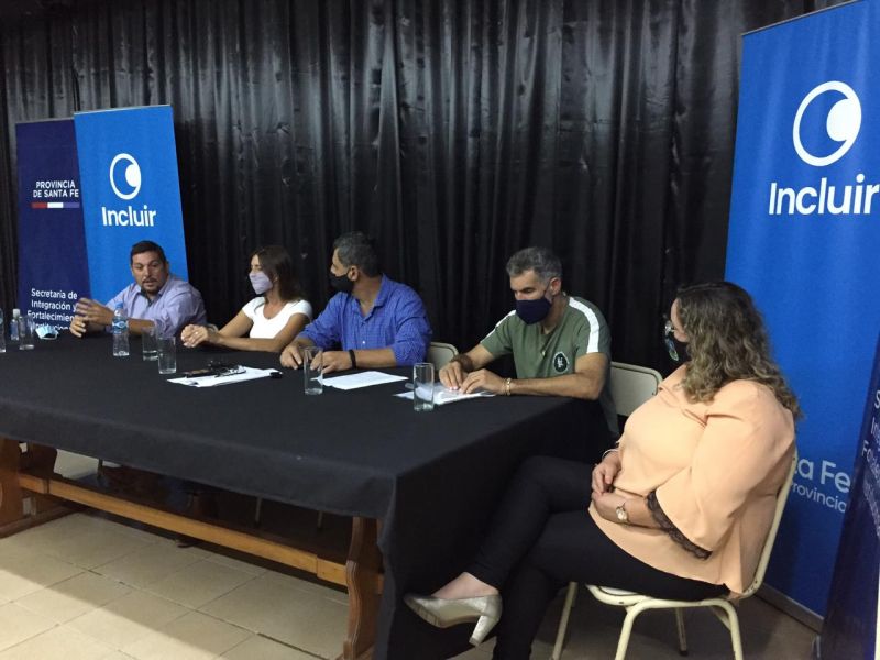 La Provincia suscribió convenios del Plan Incluir con Gregoria P. de Denis y Tostado