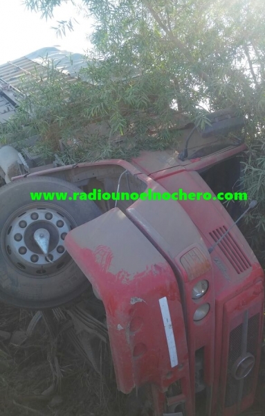 Volcó un camión en Santa Margarita