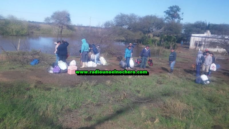 Por las inundaciones, más familias abandonan sus hogares en El Cuadrado y lotes vecinos