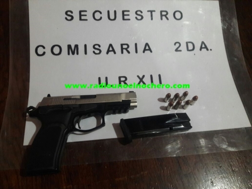 Un menor fue sorprendido cuando llevaba una pistola 9 mm. en Villa Minetti