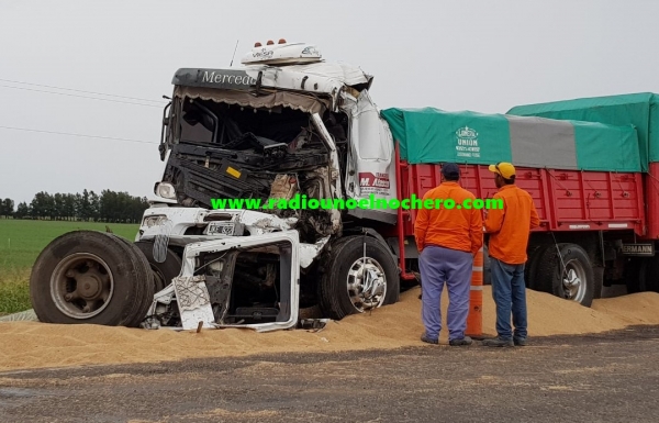 Camión embistió un acoplado en la Ruta Nacional N° 95