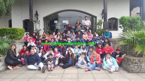 Alumnos de la Escuela N° 748 de Villa Minetti realizan su viaje de estudios