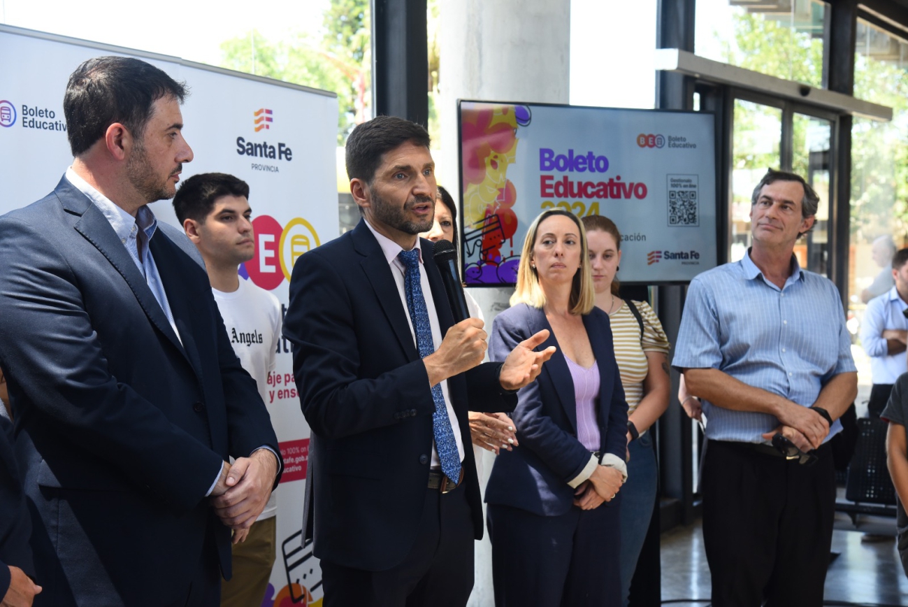 Pullaro presentó el Boleto Educativo 2024: Cuales son las mejoras y como inscribirse
