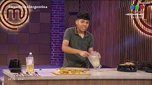 MasterChef: Un joven salteño hizo emocionar a Donato y Betular