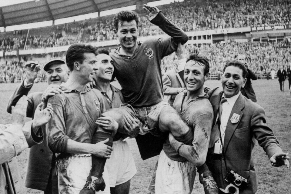 Murió Just Fontaine, el futbolista que más goles metió en un Mundial