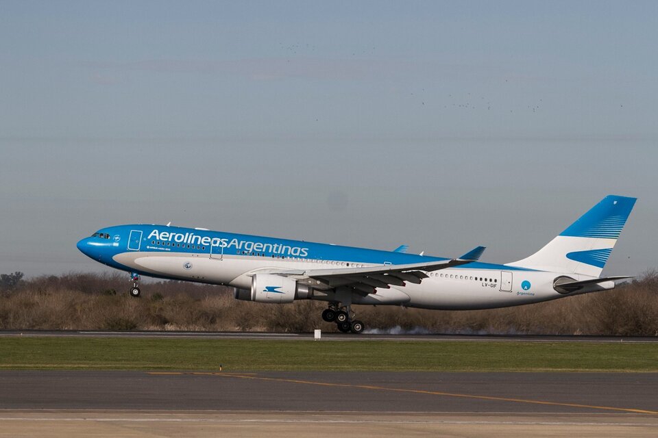 Aerolíneas Argentinas transportó en 2023 la mayor cantidad de pasajeros de su historia