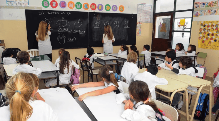 ¿Comienzan las clases? Gremios anuncian paro nacional este lunes