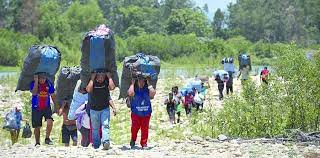 Salteños cruzan a Bolivia para comprar mercadería más barata