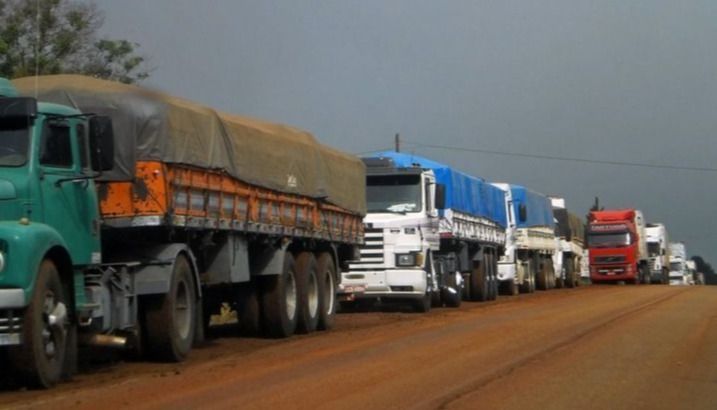 Transportistas de granos inician la semana con un paro nacional