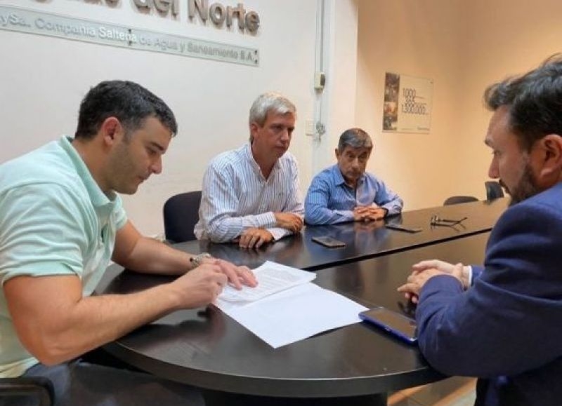 Firman convenio para construir 12 nuevos pozos profundos en distintos puntos de la provincia