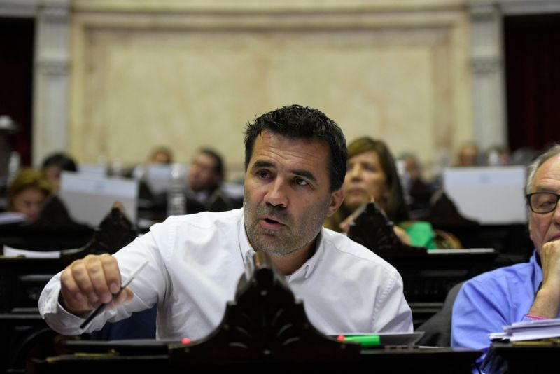 Proponen congelar tarifas de telefonía, internet y TV paga