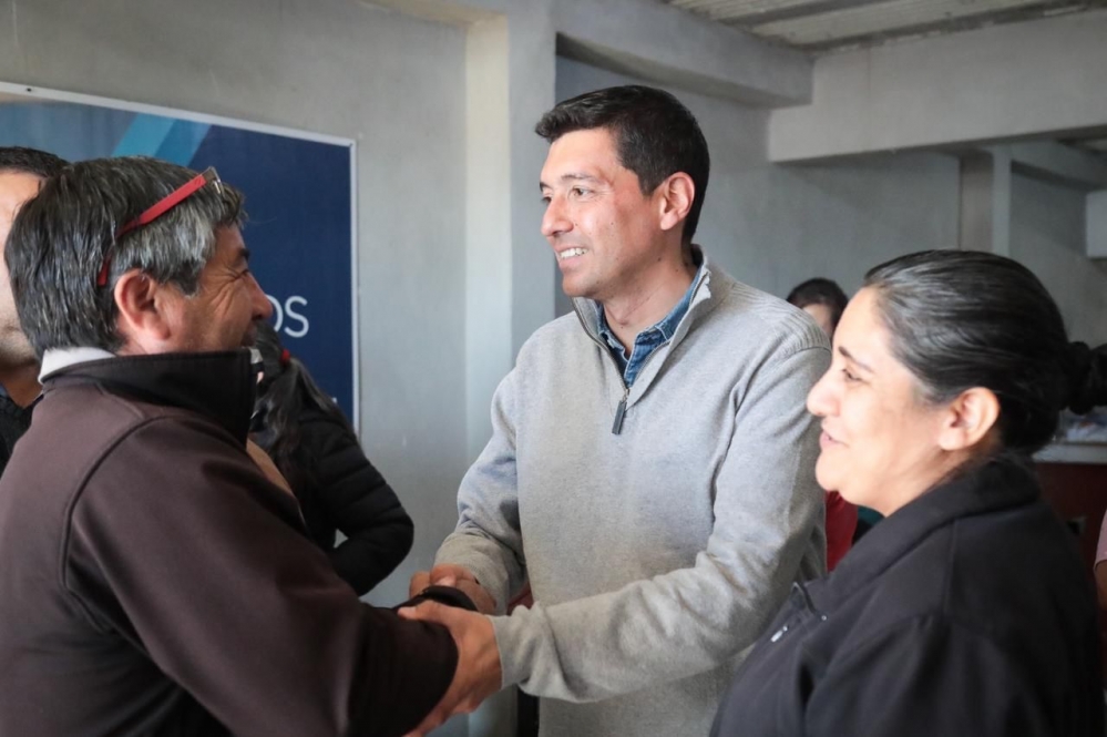 Gira “Uniendo Neuquén”: Marcos Koopmann ya recorrió 21 localidades y mañana vuelve el “puerta a puerta”