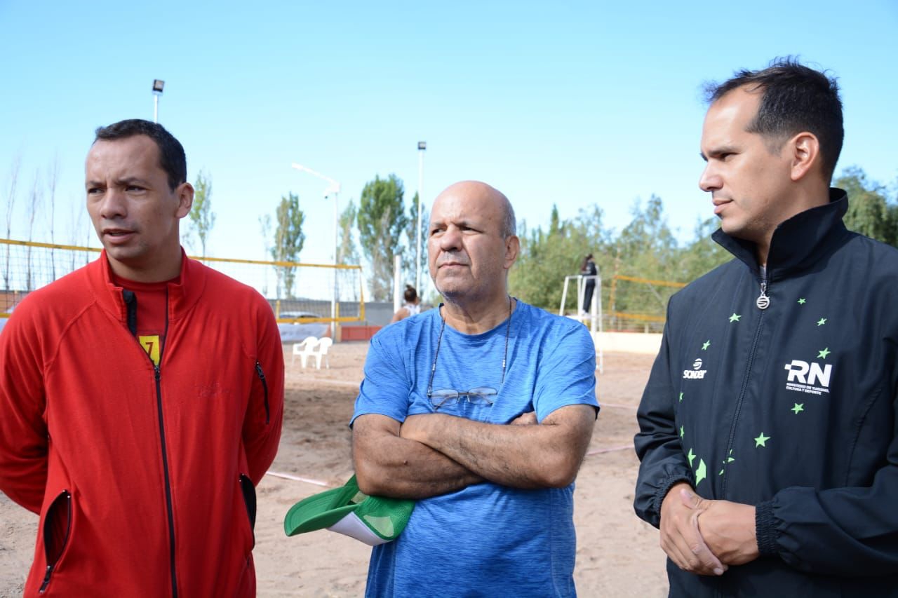 PARQUE DE LA CIUDAD: YA SE JUEGA EL VÓLEY PLAYA Y MAÑANA PODRÍA HABER CAMPEÓN