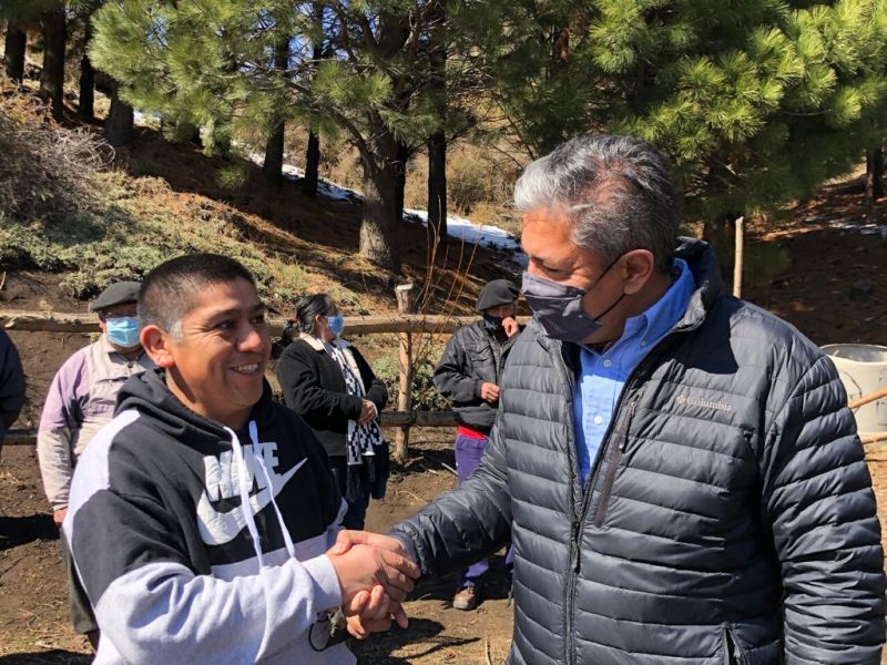 Rolando Figueroa recorrió comunidades del sur de la provincia