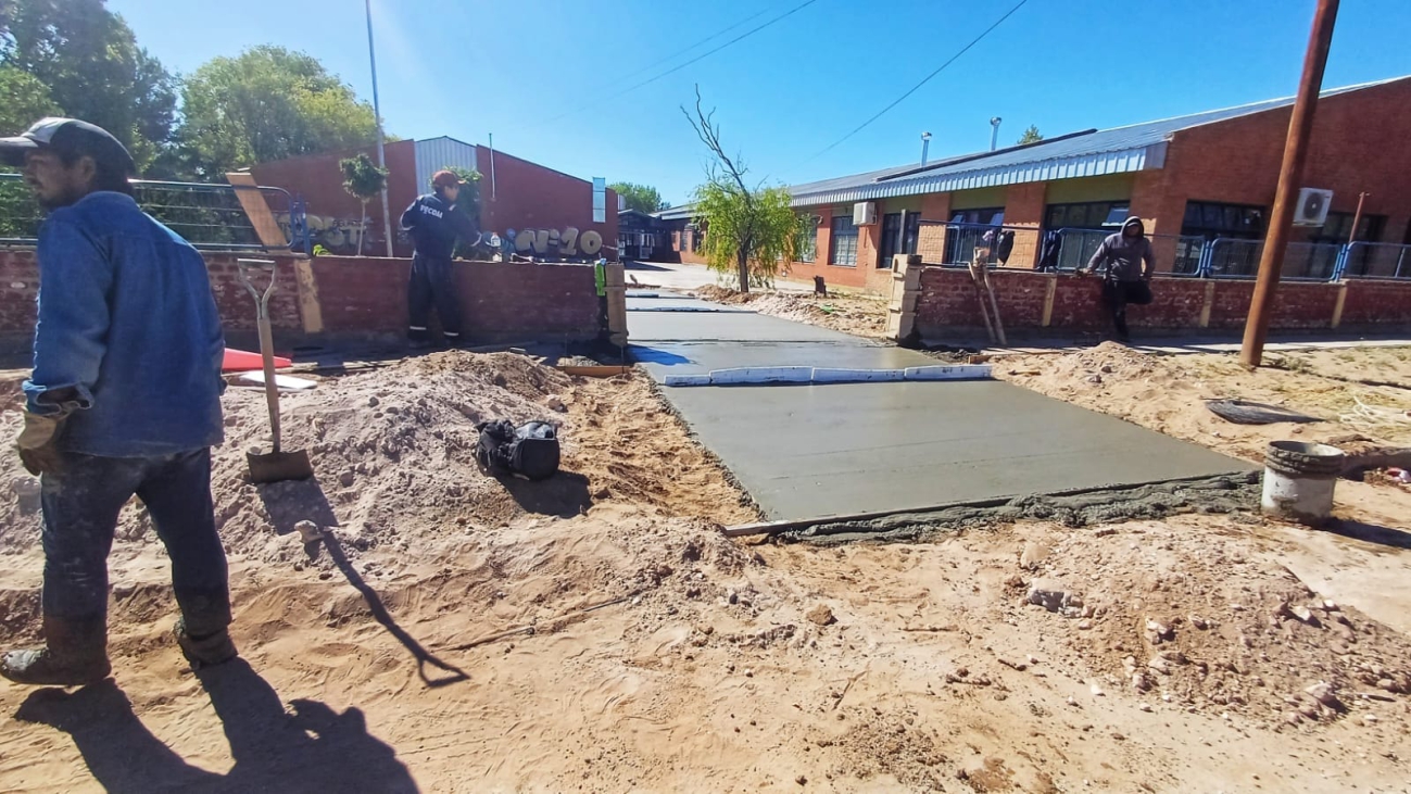 Plaza Huincul realizó obras en 13 escuelas.