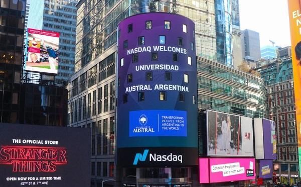 De Argentina a New York City: La Universidad Austral presente en el edificio de Nasdaq en Times Square