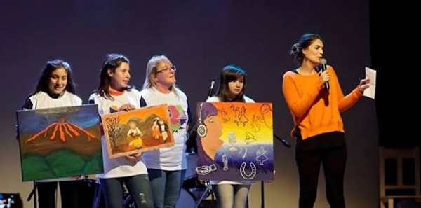 Jóvenes de toda la provincia exponen pinturas y fotos en Villa La Angostura